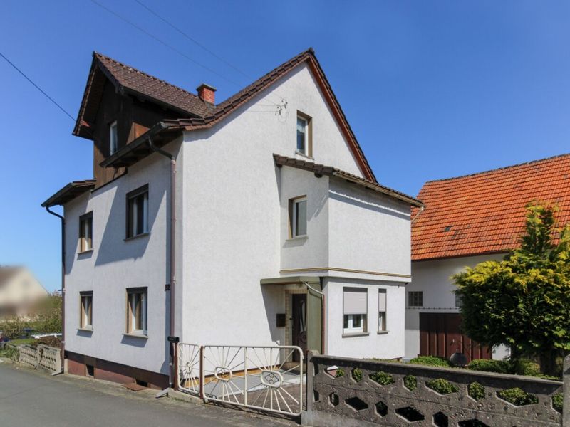 Gepflegtes Einfamilienhaus mit Scheune in Völkershausen